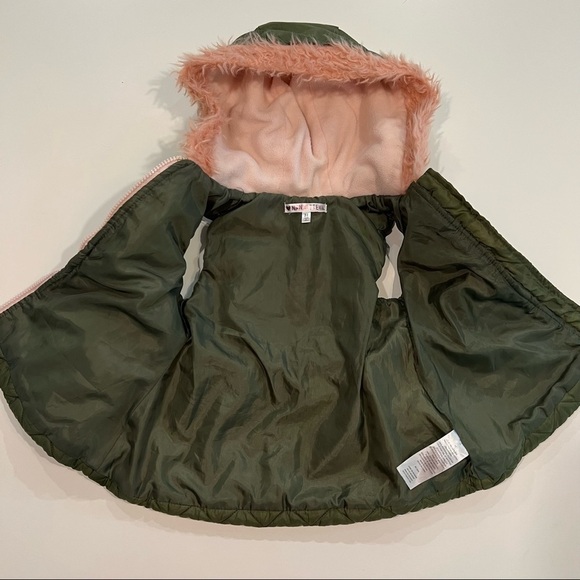 FABULOUS Girls Vest with faux pink fur - Picture 3 of 10